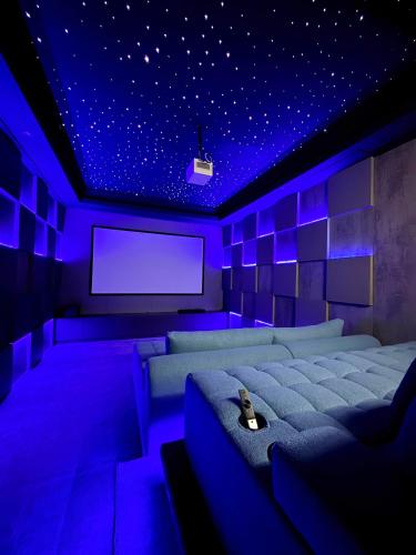 AB Villa - Pool & Cinema, Ajman (foto 3)