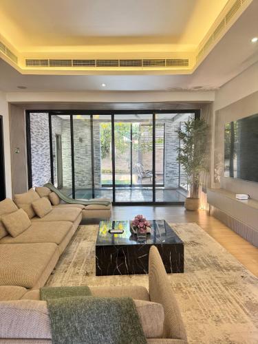 AB Villa - Pool & Cinema, Ajman (foto 2)