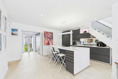 Modern 2 Bedroom Family Home in Torquay - Sleeps 4 in บับบาคอมบ์