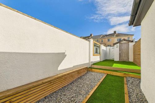 Modern 2 Bedroom Family Home in Torquay - Sleeps 4 in บับบาคอมบ์