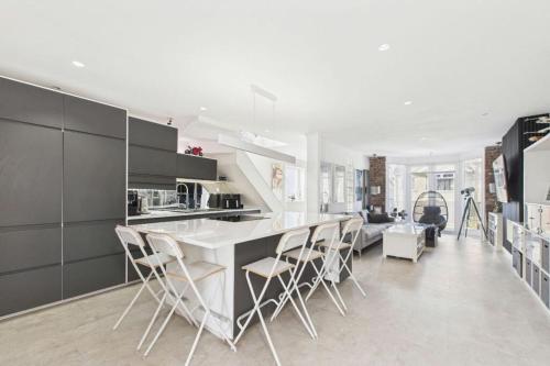 Modern 2 Bedroom Family Home in Torquay - Sleeps 4 in บับบาคอมบ์