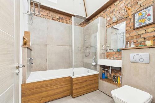 Modern 2 Bedroom Family Home in Torquay - Sleeps 4 in บับบาคอมบ์