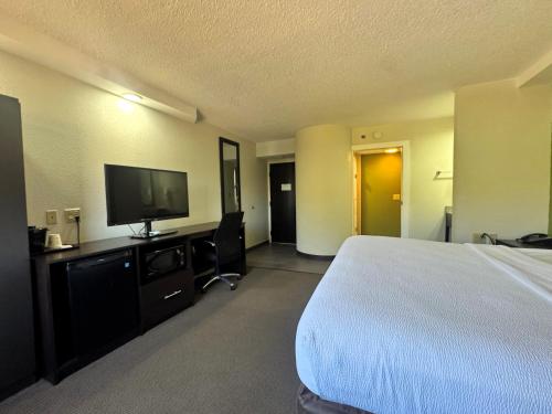 Travelodge by Wyndham Flowood thumb 3