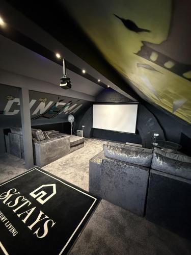 Facilities, SK Stays Modern Luxury Home With Jacuzzi Bath & Cinema Room in Shipley
