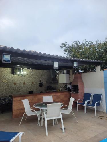 المرافق, Casa com Piscina da Treze in Enseada