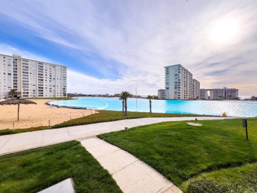 Apt. with private beach, sports courts, jacuzi