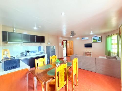Kitchen, Badladz Staycation Condos in Poblacion