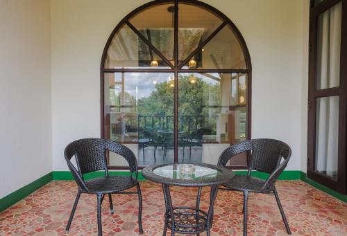 Balcony/terrace, 400m2 - Hearth - Mountain View - Grove - AC - 24 7 check in in Mae Jo