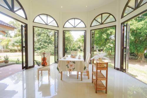 Food and beverages, 400m2 - Hearth - Mountain View - Grove - AC - 24 7 check in in Mae Jo