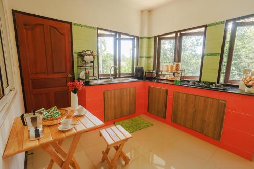 Kitchen, 400m2 - Hearth - Mountain View - Grove - AC - 24 7 check in in Mae Jo