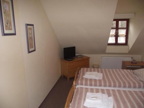 Double or Twin Room image 2