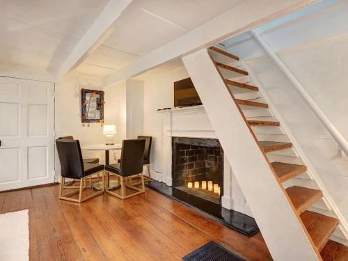 Tiny House - image 12