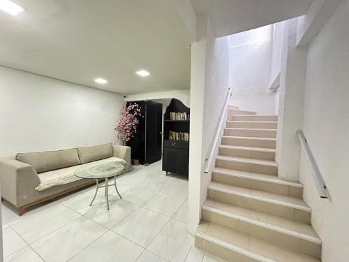 Flat funcional mobiliado com cozinha e WC privativo apt102 in Encruzilhada