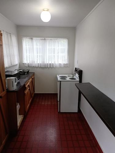 The Cave Motel in เลวิน