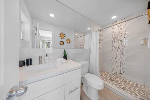 Spacious Fort Lauderdale Bungalow 10mins Airport & Beach Near Miami in Fort Lauderdale, USA