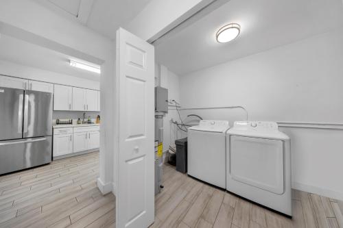 Spacious Fort Lauderdale Bungalow 10mins Airport & Beach Near Miami in Fort Lauderdale, USA
