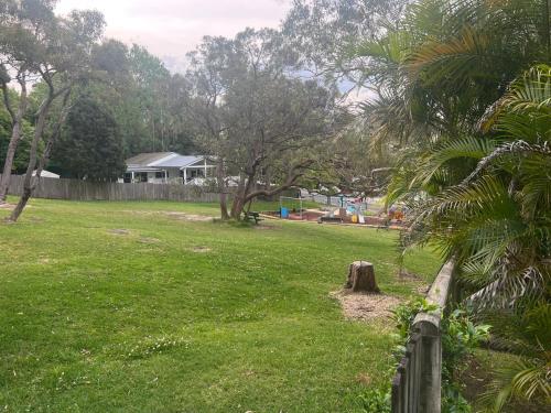 Northern Beaches Family Home with Direct Park Access in Sjeverne plaže