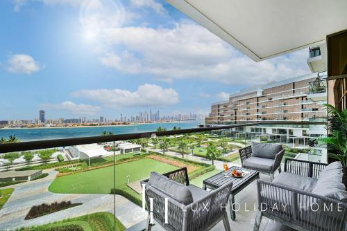 LUX - The Elegant Palm Beach Suite, Dubai