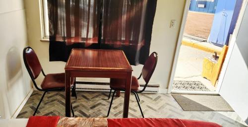 Town Inn Motel - image 12