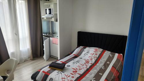 1 chambre meublé avec cuisine privé métro 7 la Courneuve - Pension de famille - La Courneuve
