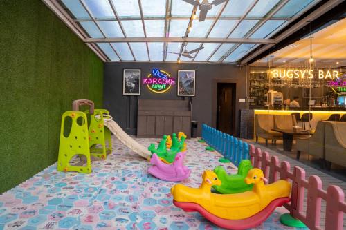 Playground, Hotel Da Flamingo in Lumbini