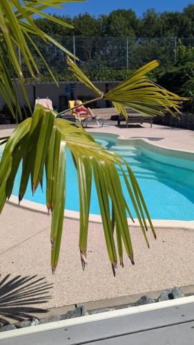 Swimmingpool, Ferien- Messe- Handwerkerzimmer mit Bad in Harsum