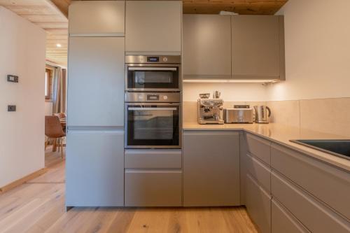 Kitchen, Chocolate Moose Chalet near La Dez'Alp