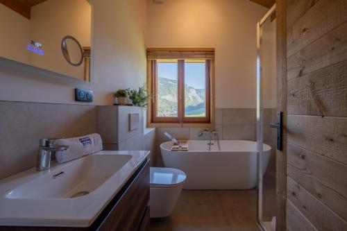Bathroom, Chocolate Moose Chalet near La Dez'Alp