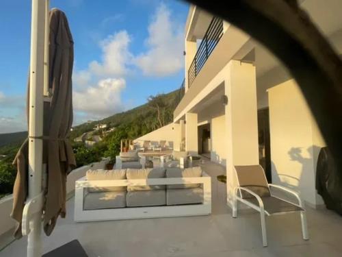 Modern Villa in Philipsburg with 450 m² and Pool in Oyster Pond