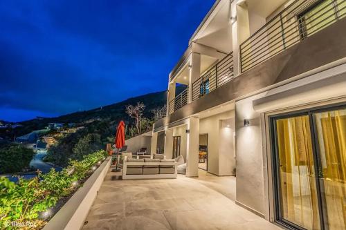 Modern Villa in Philipsburg with 450 m² and Pool in Oyster Pond