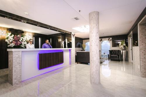Lobby, Ocean Beach Palace Hotel and Suites near Cafe Martorano