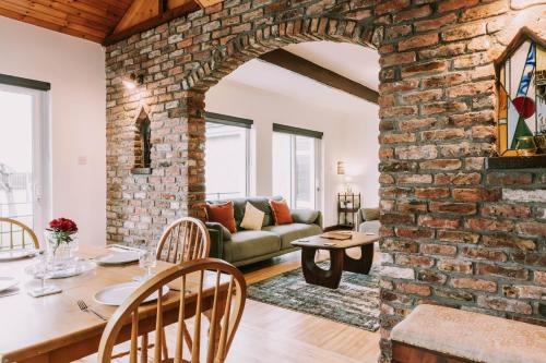 บริการและสิ่งอำนวยความสะดวก, Strandhill House in สแตรนด์ฮิล