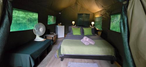 1 queen bed