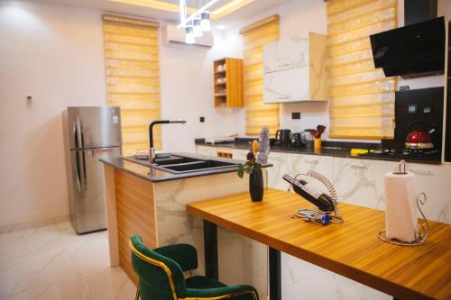 ห้องครัว, OVEAN LUXURY HOMES AWKA in อาวกา