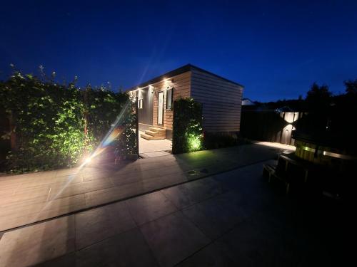 A szálláshely kívülről, TETchalet met wellness tuin in Koggenland