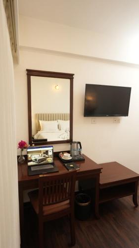 room detail thumbnail 2