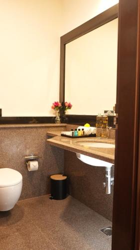 room detail thumbnail 2