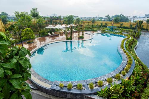 Swimming pool, LaChateau in District 8