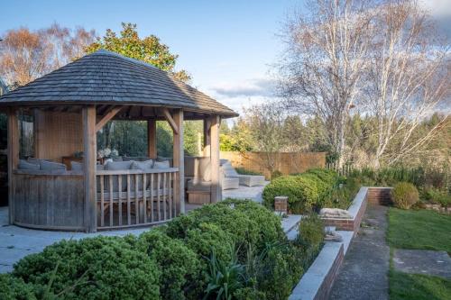 Super Host Large Luxury Cottage South Downs Park in Lodsworth