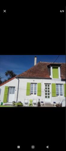 Maison face à l'étang (Maison face a l'etang) in Sancergues