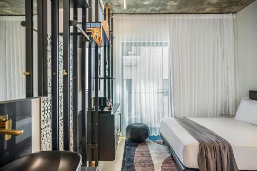 room detail thumbnail 1