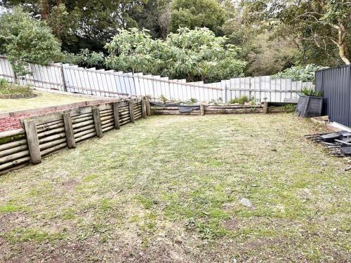Kert, Charlestown Central 2Bedrooms Back Unit & Kitchenette in Charlestown