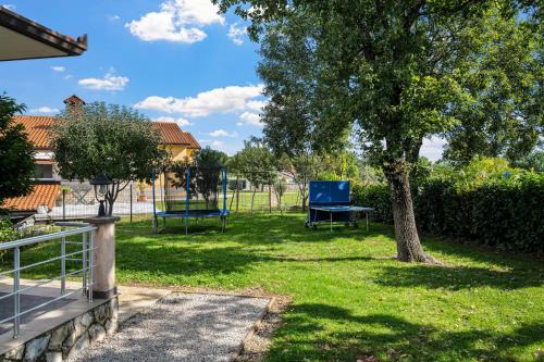 المنطقة المحيطة, Home DiE Paradise in Becici