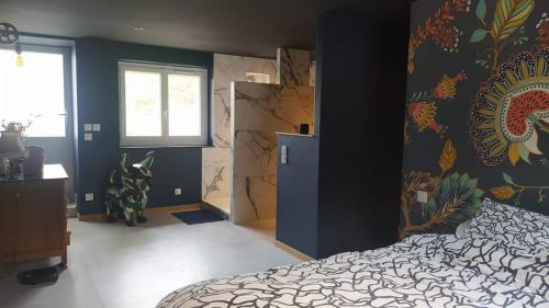 Rez de chaussée maison avec terrasse et piscine (Rez de chaussee maison avec terrasse et piscine) in Corcelles En Beaujolais