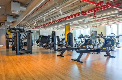 BAZ Vacation Homes | 2BR Burj Khalifa View | Direct Access to Dubai Mall - image 10