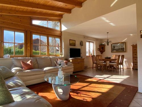 Közös társalgó / TV, Holiday Home near Dachau & Munich in Schwabhausen
