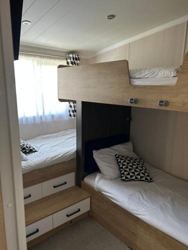 Blissful Lodge Haven Lakeland - Tap to explore photos