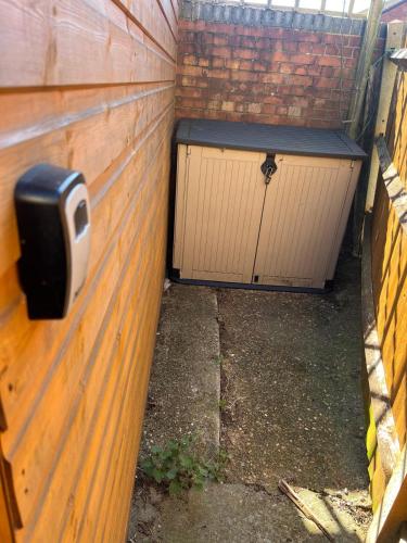 Urban Log Cabin near zone 2 tube - image 13