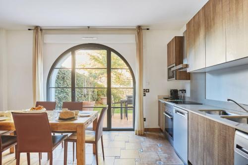 2 bedrooms, 4 beds