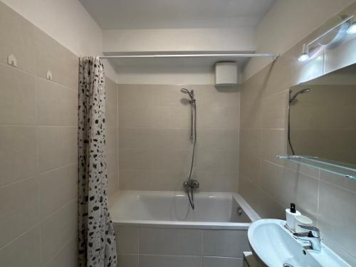 519 Family Apartment 2 near by Heroes Square with free garage - image 2